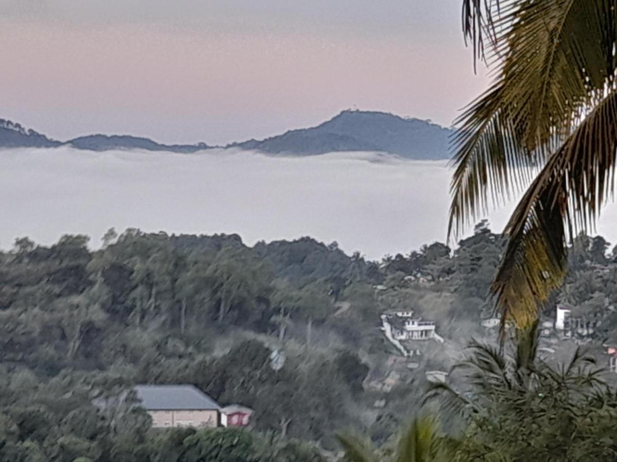 Appartamento Sunset Hills Kandy Esterno foto
